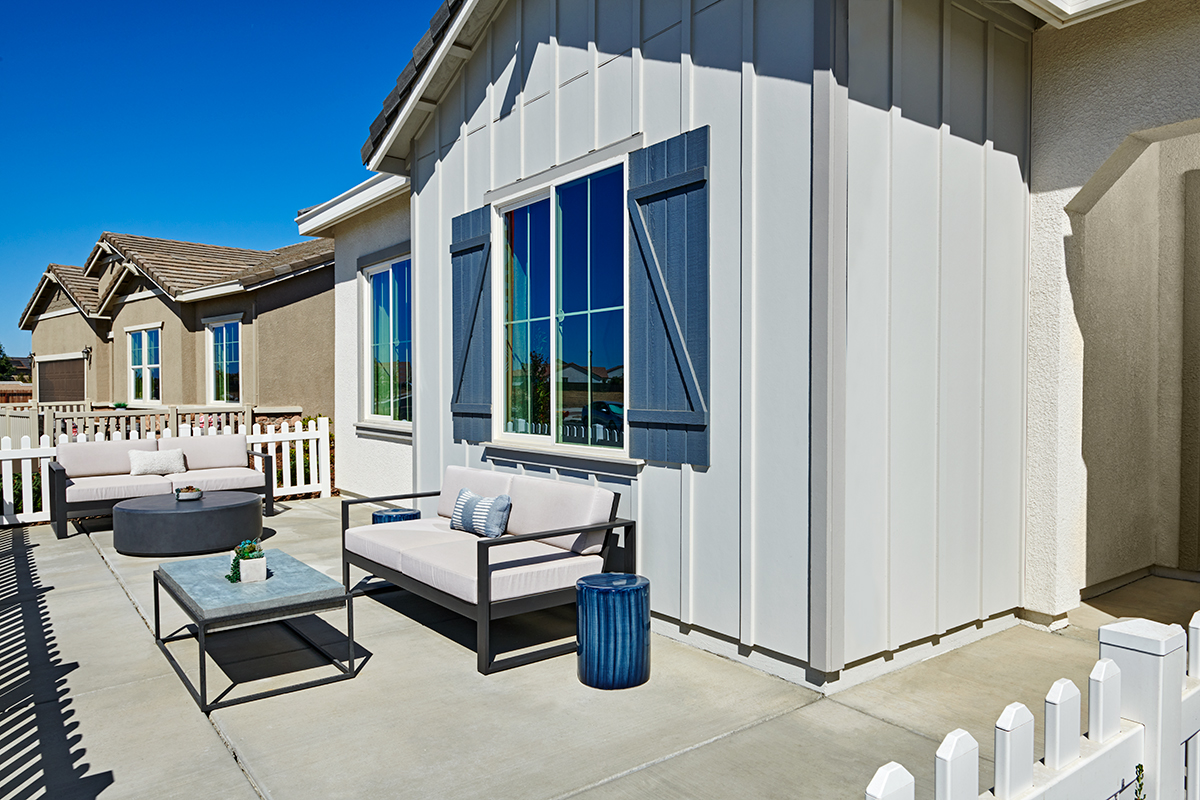 Inviting courtyard at the front of the Delaney ranch house plan