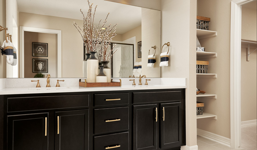 Owner's bathroom of the Lapis plan in Colliers Hill